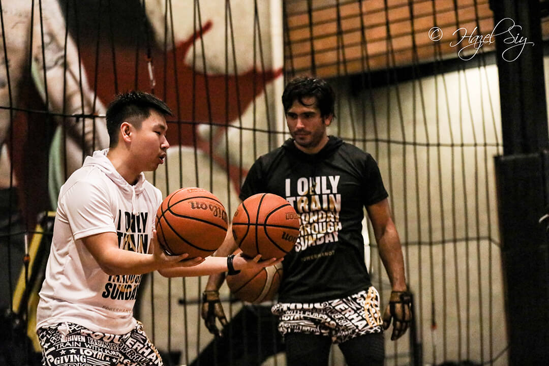 Splore-Basic-dribbling-combinations-basketball-fitness-class-by-coach-Nicolo-Chua-with-Gerald-Anderson