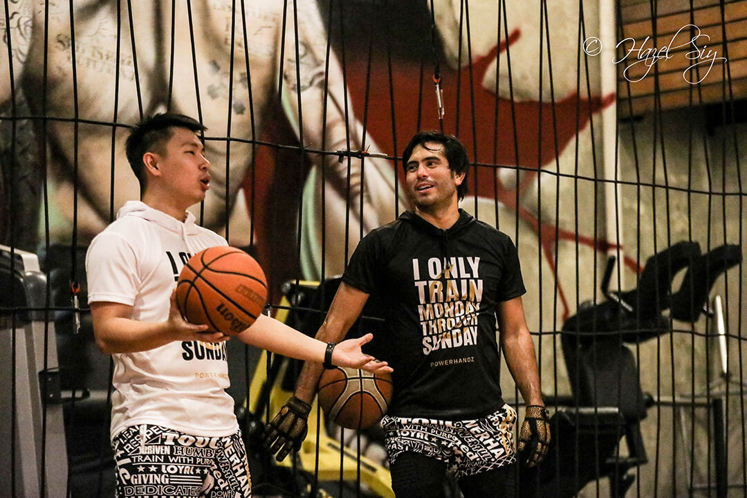 Splore-Dribbling-fitness-class-by-coach-Nicolo-Chua-with-Gerald-Anderson